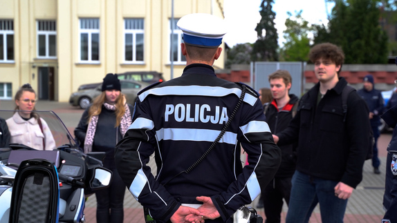 Spotkanie z młodzieżą promujące zawód policjanta