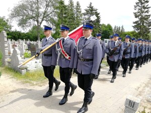 asysta honorowa na cmentarzu