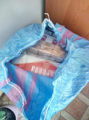 paczki nielegalnych papierosów w worku jutowym