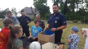 Policjanci podczas festynu.