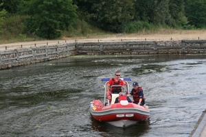 Ponton na wodzie.