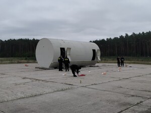 funkcjonariusze szkolą się z zakresu oględzin i zabezpieczenia miejsca zdarzenia