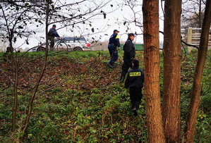 Policjanci na poboczu