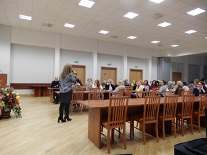 Uczestnicy spotkania podczas prelekcji.