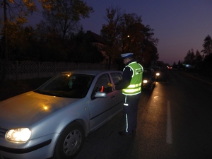 Kierujący vw dmucha w AlcoBlow