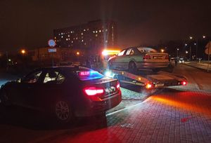 Policyjny radiowóz SPEED&#039;a i bmw na holowniku