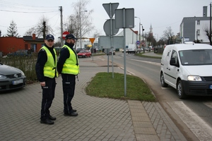 Patrol monitoruje przejście dla pieszych
