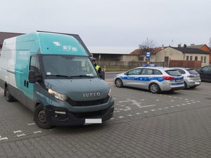 Policjanci prowadzą kontrole w ramach działań SMOG
