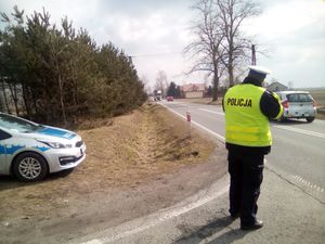 Policjant RD kontroluje prędkość