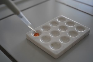 próba laboratoryjna wskazująca pozytywny test na amfetaminę