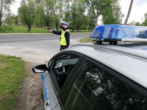 Policjanci RD podczas pracy na drodze.