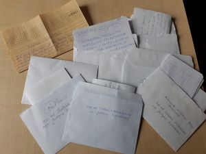 Listy z podziękowaniami skierowane do policjantek.