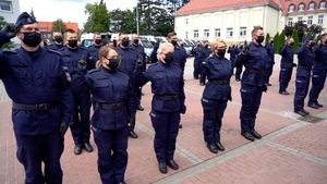 Policjanci podczas ślubowania (2).