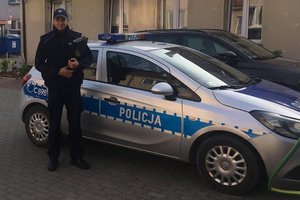Dzielnicowy z Posterunku Policji w Łabiszynie mł. asp. Michał Tylak, który zatrzymał pijanego kierowcę