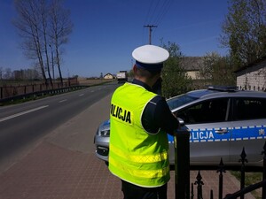 Policjant prowadzi działania "Prędkość"