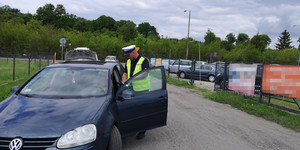 Policjant RD podczas kontroli.