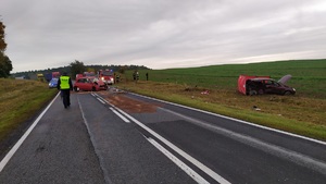 Miejsce śmiertelnego wypadku, na którym pracują służby