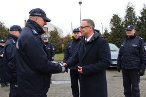 Gratulacje i przekazanie kluczyków.