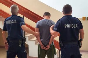 Włamywacz w towarzystwie dwóch policjantów