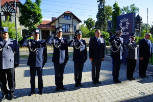 Kadra kierownicza kujawsko-pomorskiej Policji oddaje honor