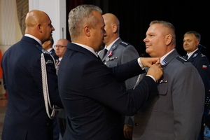Wojewoda odznacza policjanta
