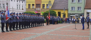 kompania honorowa i policjanci witają Pierwszego Zastępcy Komendanta Głównego Policji