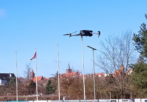 Dron w powietrzu