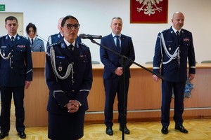 inspektor Małgorzata Jorka przemawia do policjantów i zebranych gości