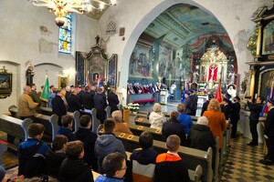 Ogólny widok wnętrza kościoła.