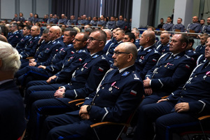 Uroczystość odznaczania policjantów i pracowników cywilnych Policji z okazji Święta Niepodległości w Urzędzie Wojewódzkim w Bydgoszczy