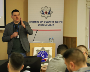 Szkolenie dla policjantów pionu zwalczania przestępczości gospodarczej - wykład na sali.