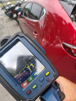 Ekran miernika prędkości.