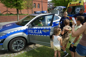 Obchody Święta Policji w Bydgoszczy. Policjanci biorą udział w odznaczeniach i mianowaniu na wyższe stopnie służbowe.