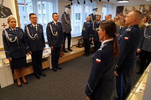 Wręczenie rozkazów personalnych policjantom.