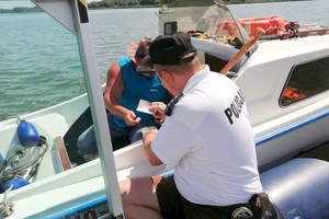 Policyjni wodniacy w czasie służby.