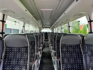 ujęcia na autokar marki SCANIA HIGHER TOURING, od zewnątrz i w środku pojazdu