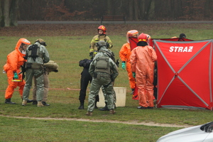 funkcjonariusze ćwiczą realizację związaną z zatrzymywaniem terrorystów