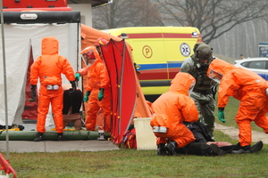 funkcjonariusze ćwiczą realizację związaną z zatrzymywaniem terrorystów