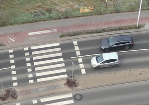 policjanci prowadzą działania "Bezpieczny pieszy"