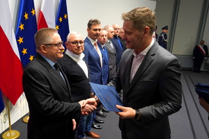 Święto Służby Cywilnej w kujawsko-pomorskim garnizonie, wyróżnieni otrzymują odznaczenia i gratulacje