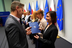 Święto Służby Cywilnej w kujawsko-pomorskim garnizonie, wyróżnieni otrzymują odznaczenia i gratulacje