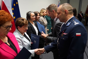 Święto Służby Cywilnej w kujawsko-pomorskim garnizonie, wyróżnieni otrzymują odznaczenia i gratulacje