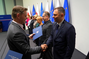 Święto Służby Cywilnej w kujawsko-pomorskim garnizonie, wyróżnieni otrzymują odznaczenia i gratulacje