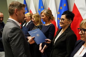 Święto Służby Cywilnej w kujawsko-pomorskim garnizonie, wyróżnieni otrzymują odznaczenia i gratulacje