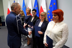 Święto Służby Cywilnej w kujawsko-pomorskim garnizonie, wyróżnieni otrzymują odznaczenia i gratulacje