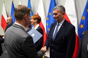 Święto Służby Cywilnej w kujawsko-pomorskim garnizonie, wyróżnieni otrzymują odznaczenia i gratulacje