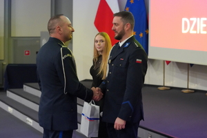 Święto Służby Cywilnej w kujawsko-pomorskim garnizonie, wyróżnieni otrzymują odznaczenia i gratulacje