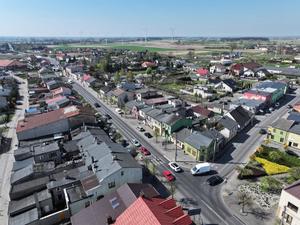 widok z drona na miasto i ulice