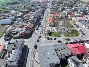 widok z drona na miasto i ulice