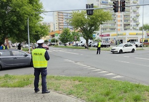 Kierowanie ruchem na ulicy.